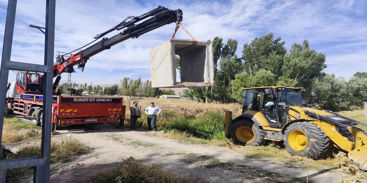 Yüksekova Dilimli, Kuruköy ve Çevre Yolu'nda altyapı seferberliği