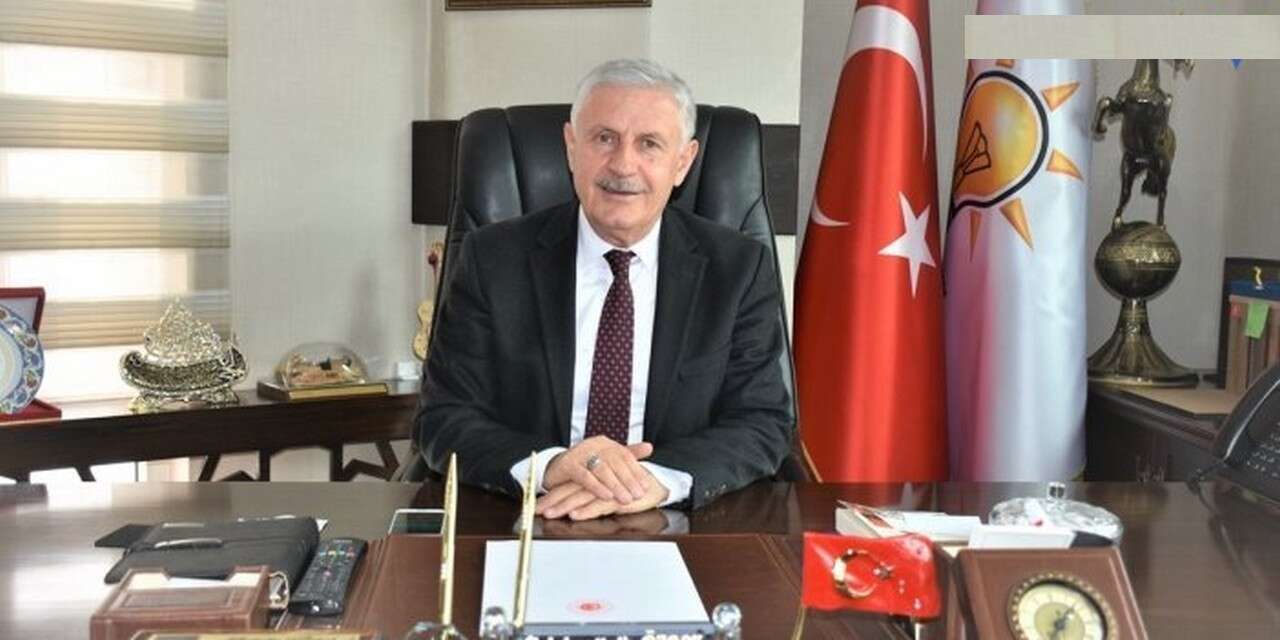 Özbek’ten Fatma Betül Sayan Kaya’ya istifa çağrısı