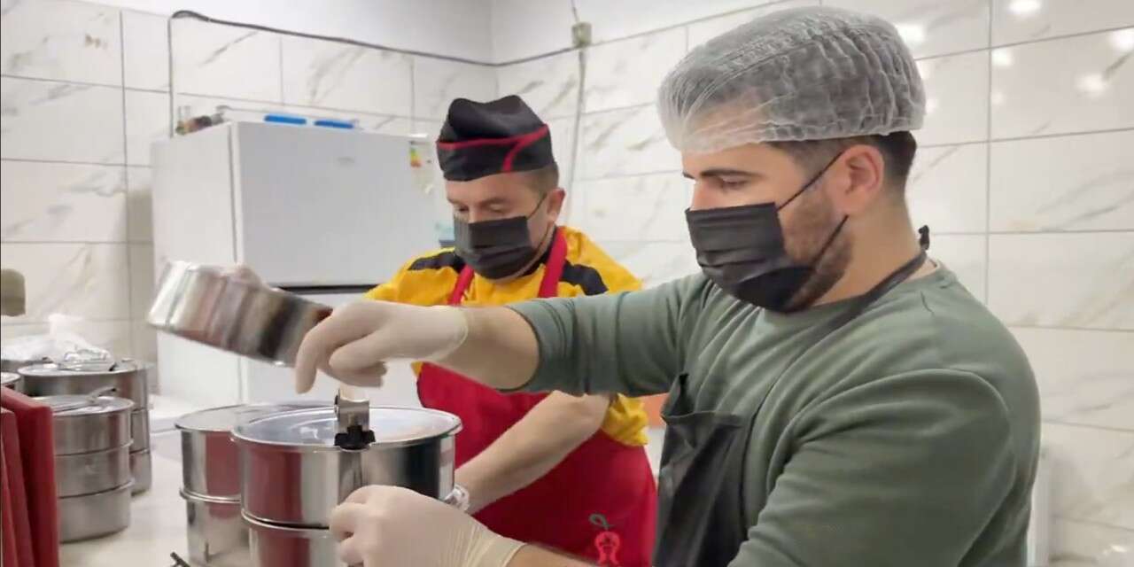 Şemdinli Belediyesi 128 aileye her gün sıcak yemek ulaştırıyor