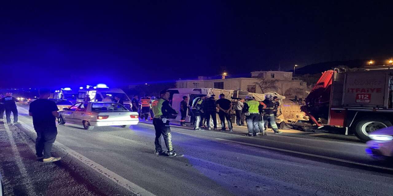 Nurdağı’nda minibüs ile otomobil çarpıştı: 7 ölü, 13 yaralı