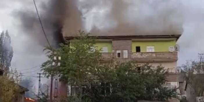 Hakkari’de apartman deposunda çıkan yangın söndürüldü