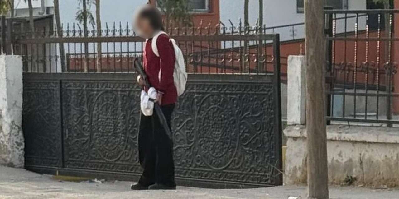Van’da okul önünde silahlı öğrenci hareketliliği