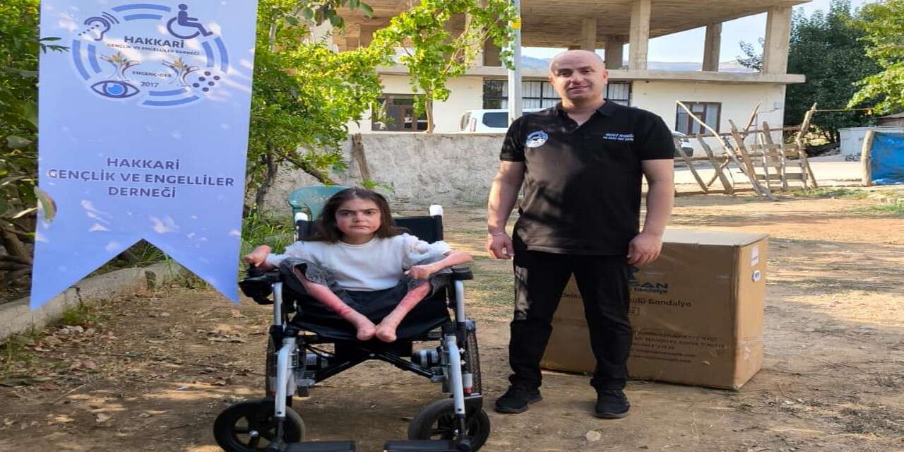 Derecik’te kelebek hastası Çiçek’e akülü araç desteği