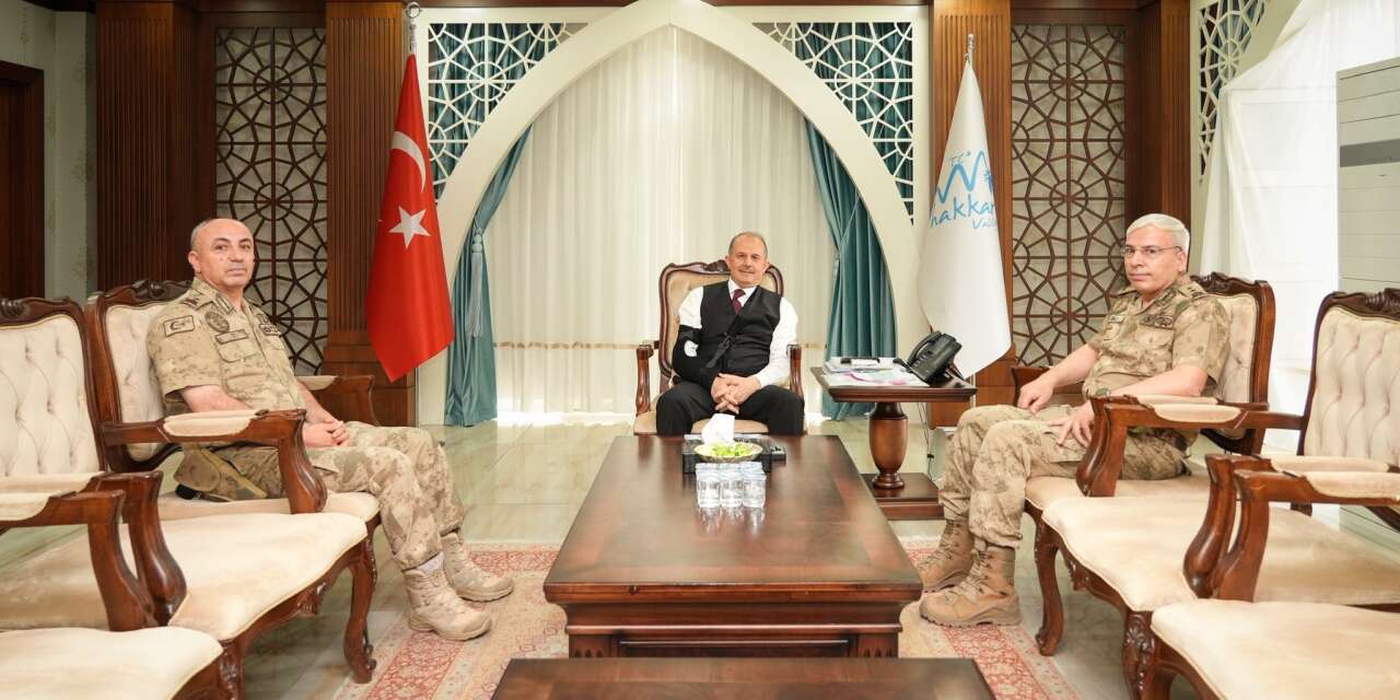 Tmgeneral Şakir Uslu’dan Hakkari Valisi  İbrahim Taşyapan’ı ziyaret