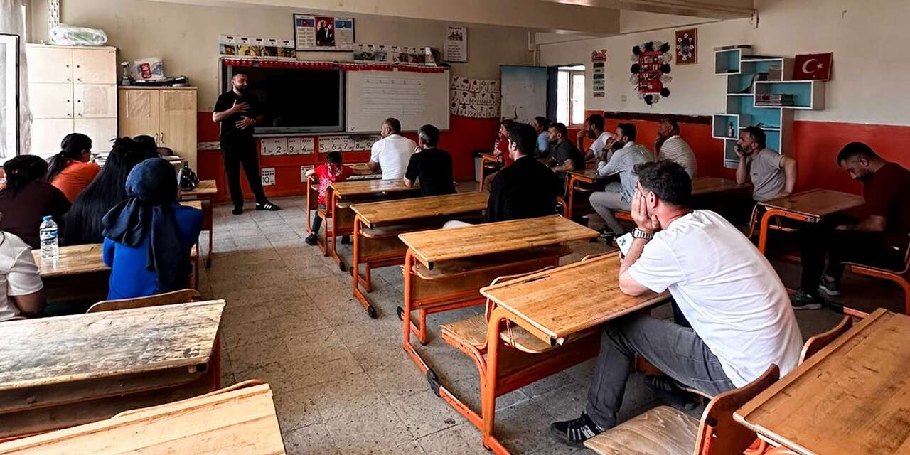 Çukurca’da velilere “Okul ve Aile” semineri düzenlendi