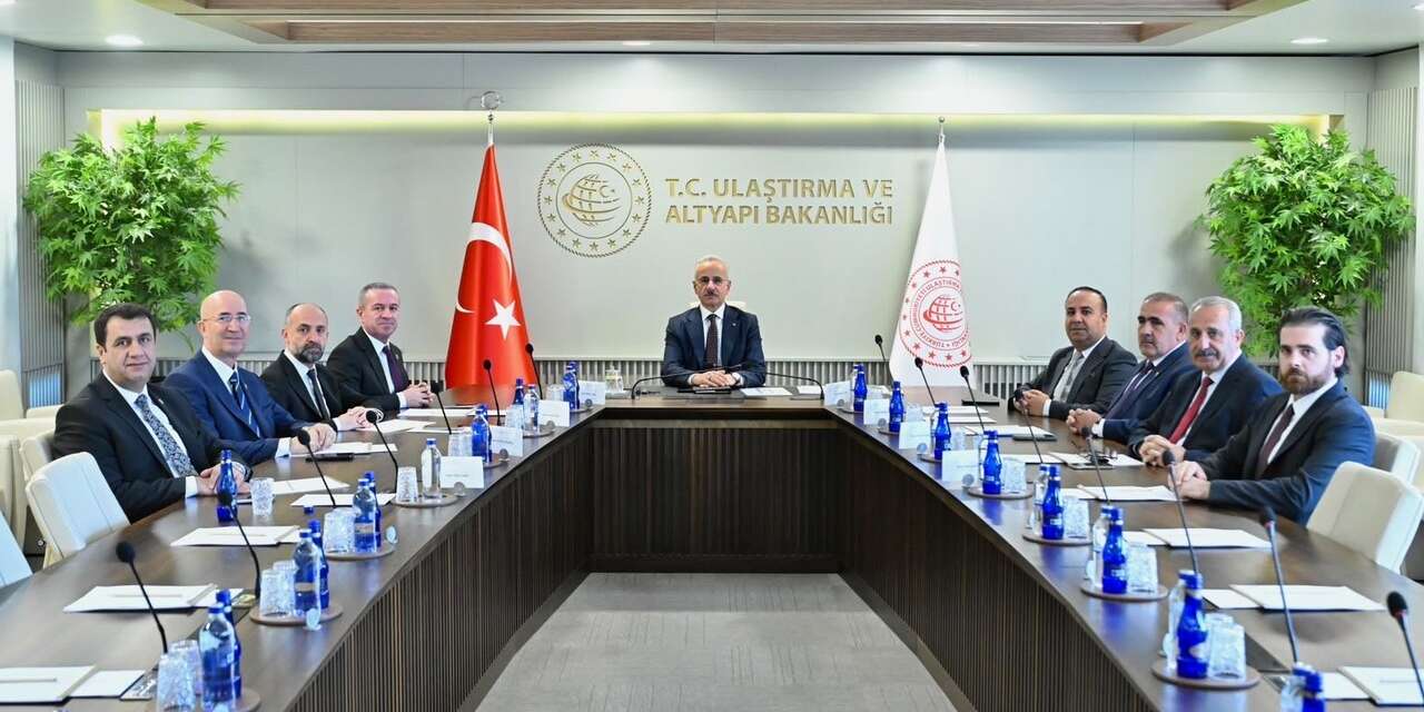 Hakkari heyeti Bakan Uraloğlu’na çıkarma yaptı