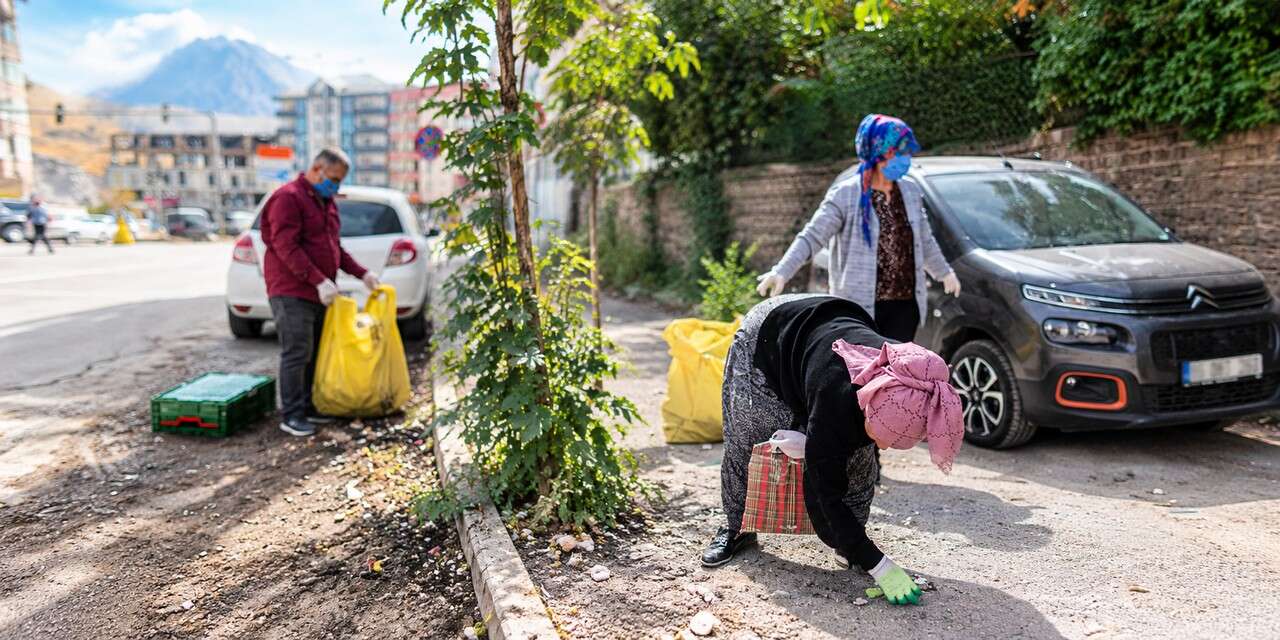 Hakkari’de Cadde ve sokaklar çöplerden arındırıldı