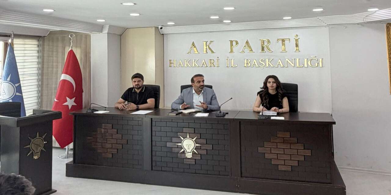 AK Parti Hakkari Merkez İlçe Teşkilatı Eylül ayı toplantısını gerçekleştirdi