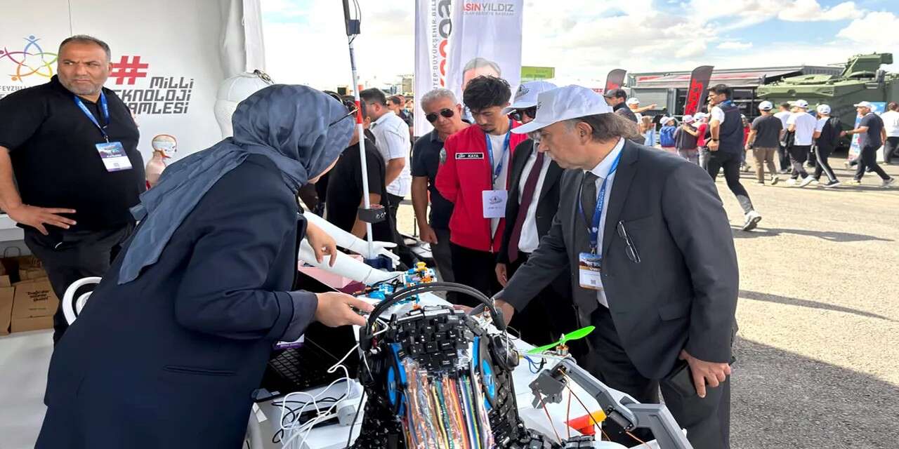 Rektörü Gençcelep, TEKNOFEST Güneydoğu’ya katıldı