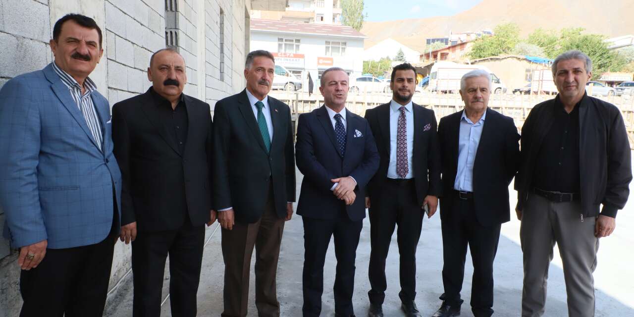 Başkan Kaya'dan kent meydanı, öğretmen ve uygulama otel açıklaması