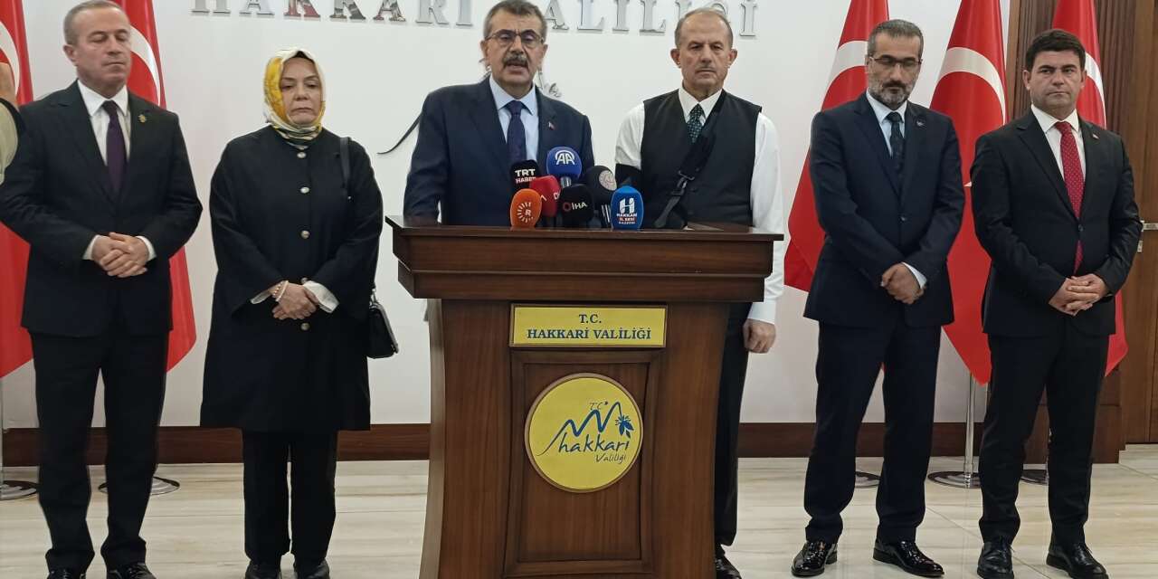 Bakan Tekin Hakkari’de eğitim gündemini değerlendirdi