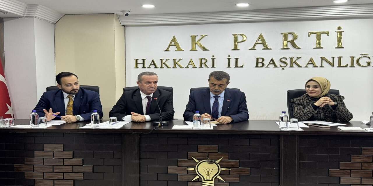 Bakan Tekin, AK Parti Hakkari İl Başkanlığını ziyaret etti