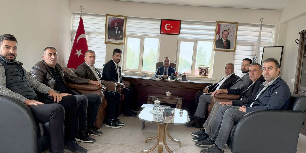 Başkan Çayan Çiçek iş insanlarını ağırladı