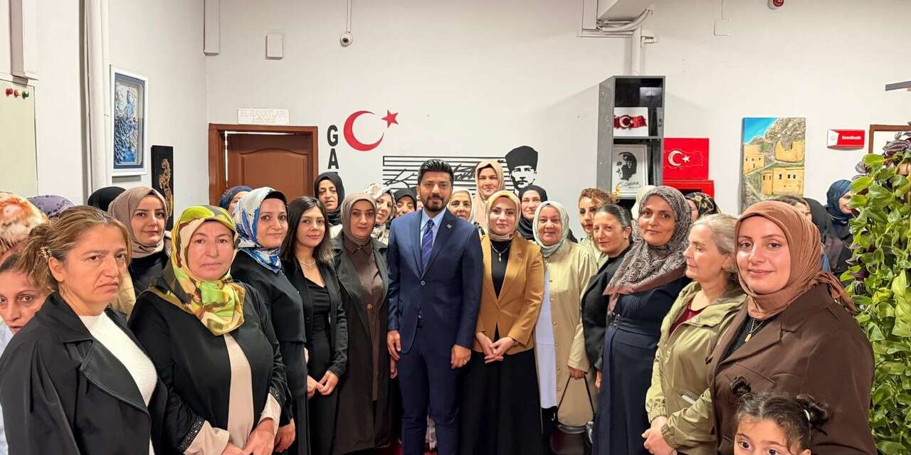 Emre Topaloğlu Hakkari’de kadınlarla buluştu