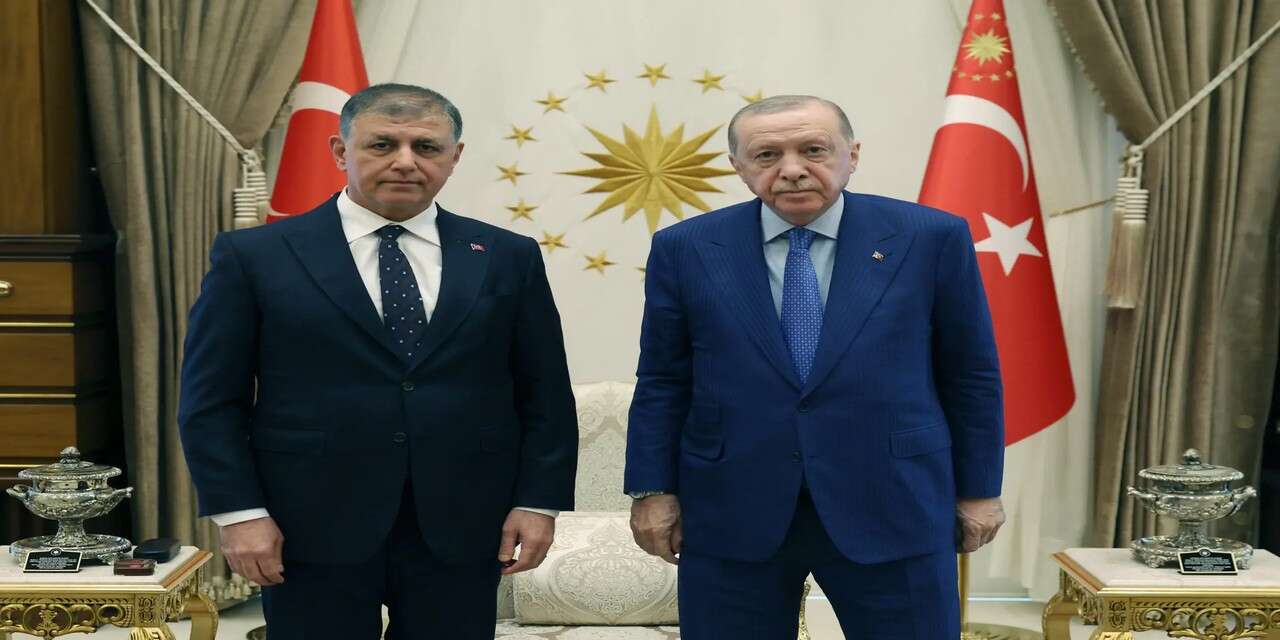 Başkan Tugay AK Parti'ye katılıyor: Rozetini Cumhurbaşkanı Erdoğan takacak
