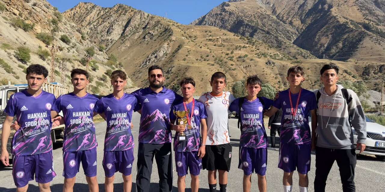 Hakkâri Spor Lisesi kros müsabakalarında zirveye çıktı