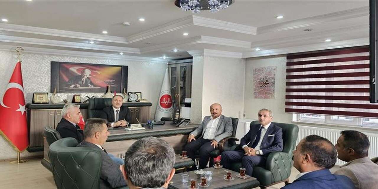 Hakkarili muhtarlardan Müftü Eren'e ziyaret