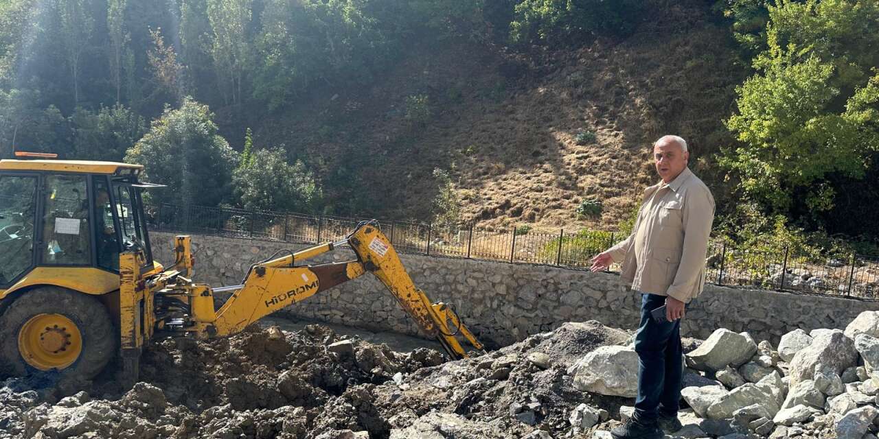 Hakkari'de DSİ çalışmalarında kanalizasyon şebekesi hasar gördü