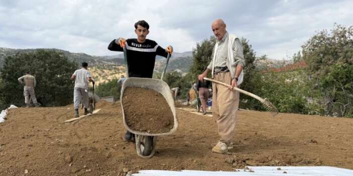 Derecik’te yüzyıllık imece geleneği sürüyor