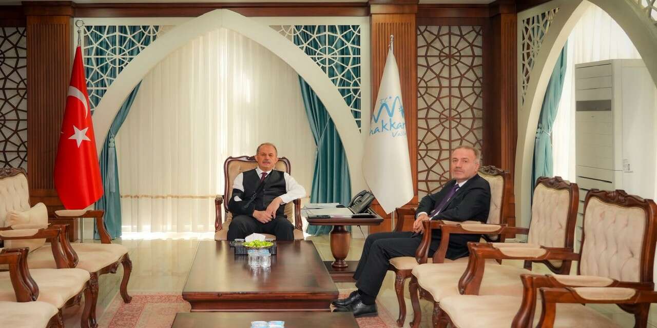 Hakkari'nin yeni müftüsü Eren Vali Taşyapan'ı ziyaret etti