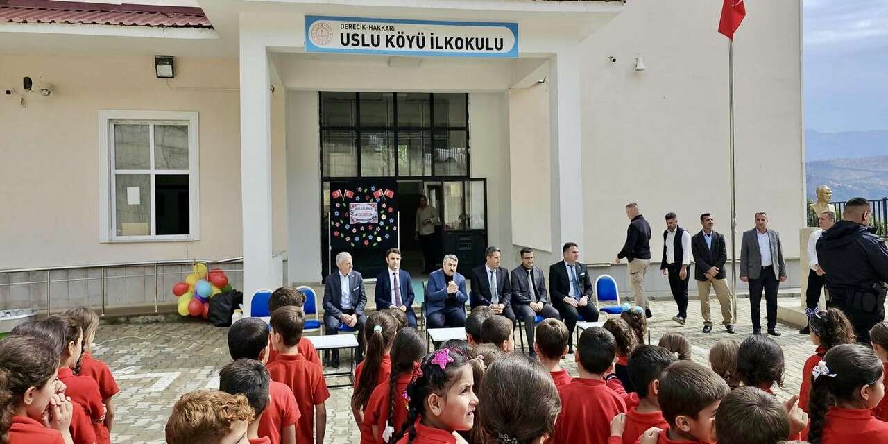 Derecik’te Öğrenciler Kahraman Gaziyle buluştu