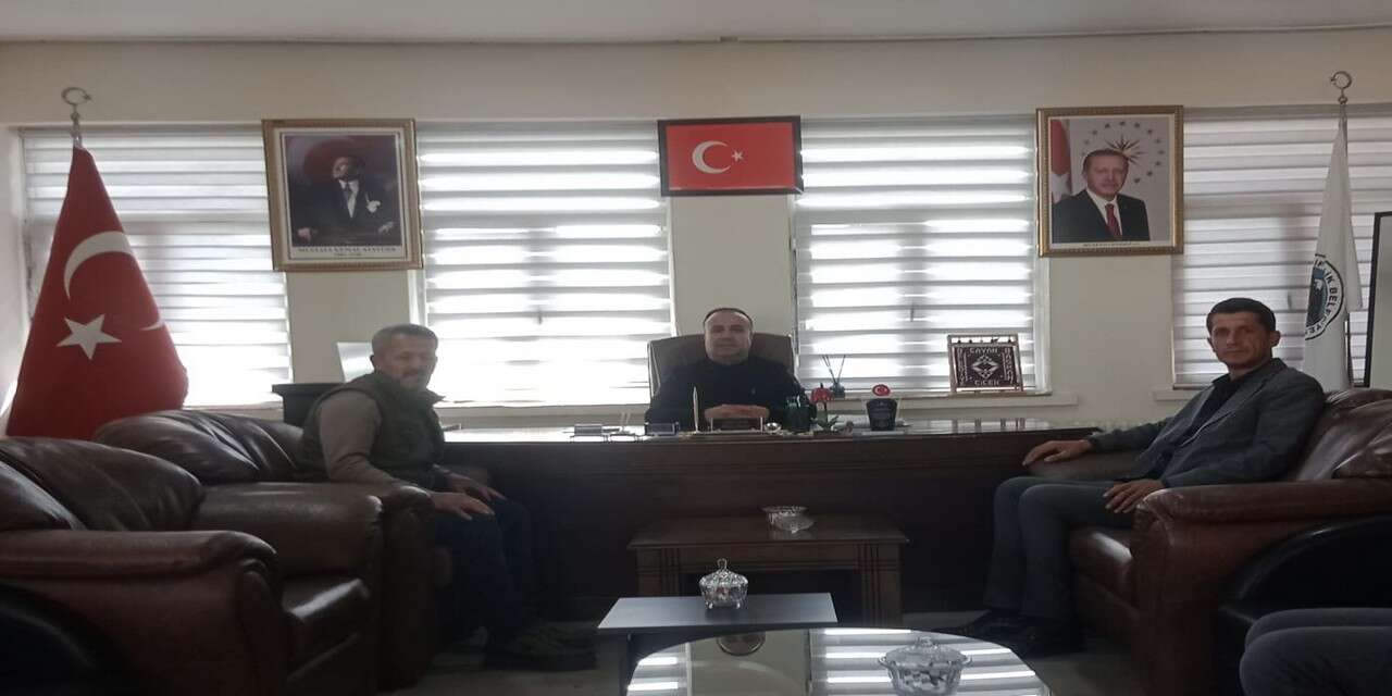 Başkan Çiçek’ten ikiz kardeşlere eğitim desteği