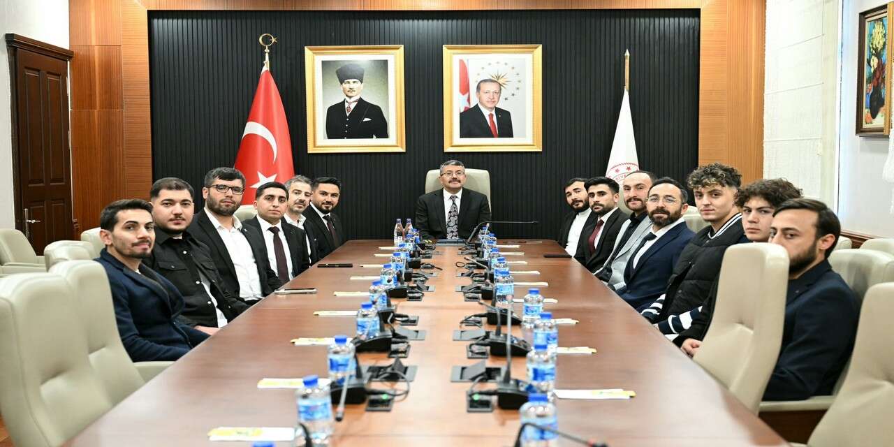 Bakan Yardımcısı Ali Çelik, TÜGVA Uşak heyetini kabul etti