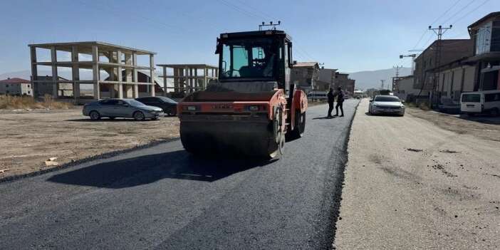 Yüksekova'da hastane yolu asfaltlanıyor