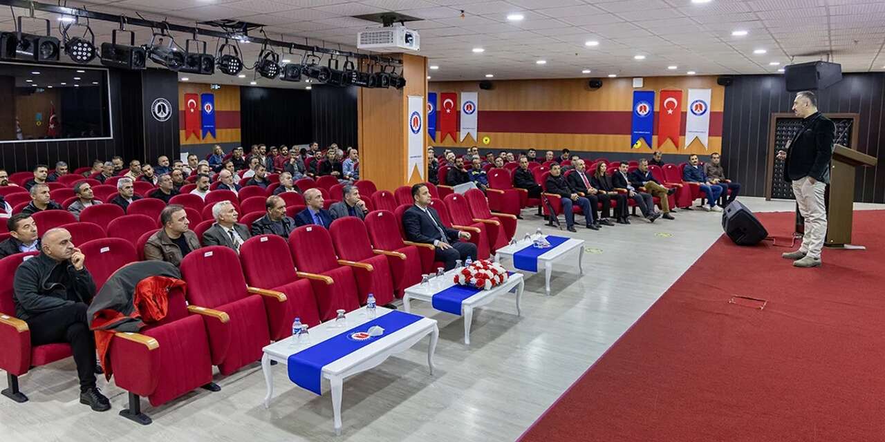 Hakkari Üniversitesi’nde yönetim eğitimi düzenlendi