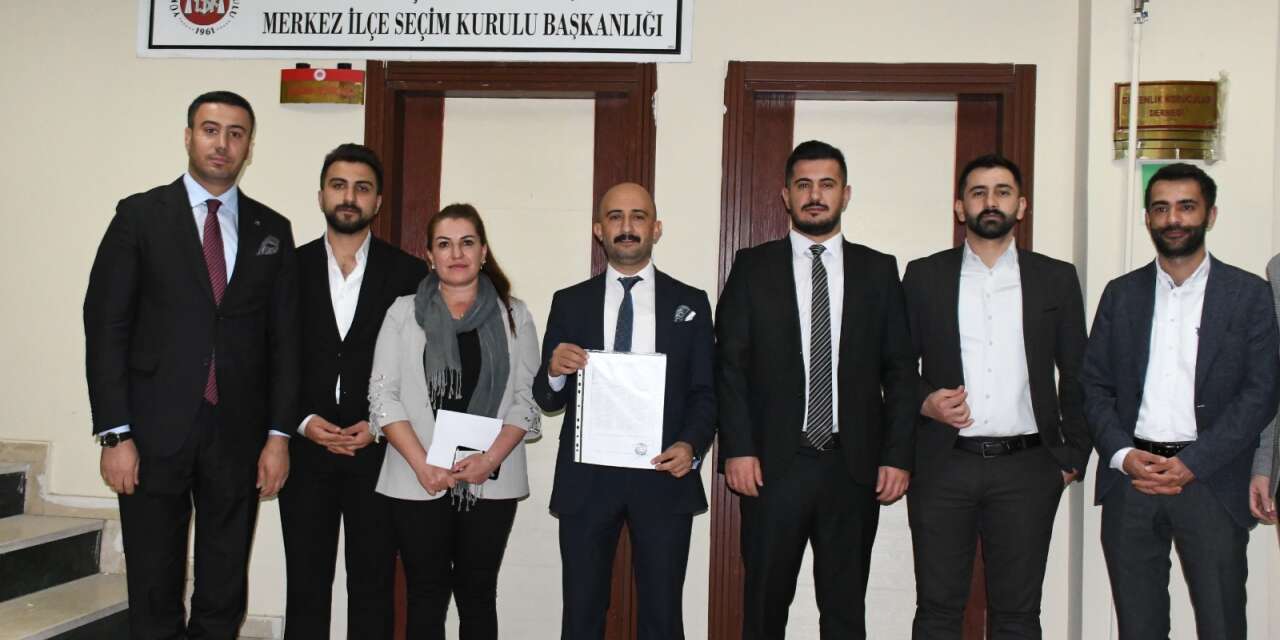 Hakkari Baro Başkanı Av. Gülabi Seven mazbatasını aldı