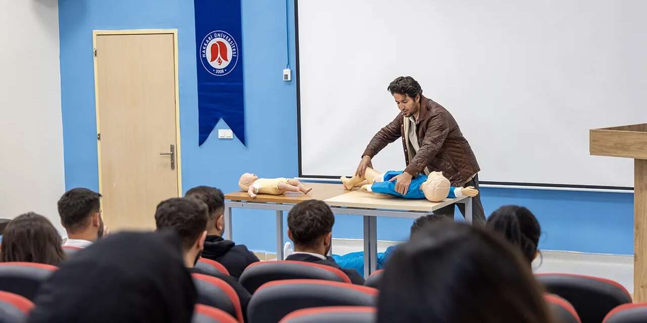 Hakkari Üniversitesinde Temel İlk Yardım semineri düzenlendi
