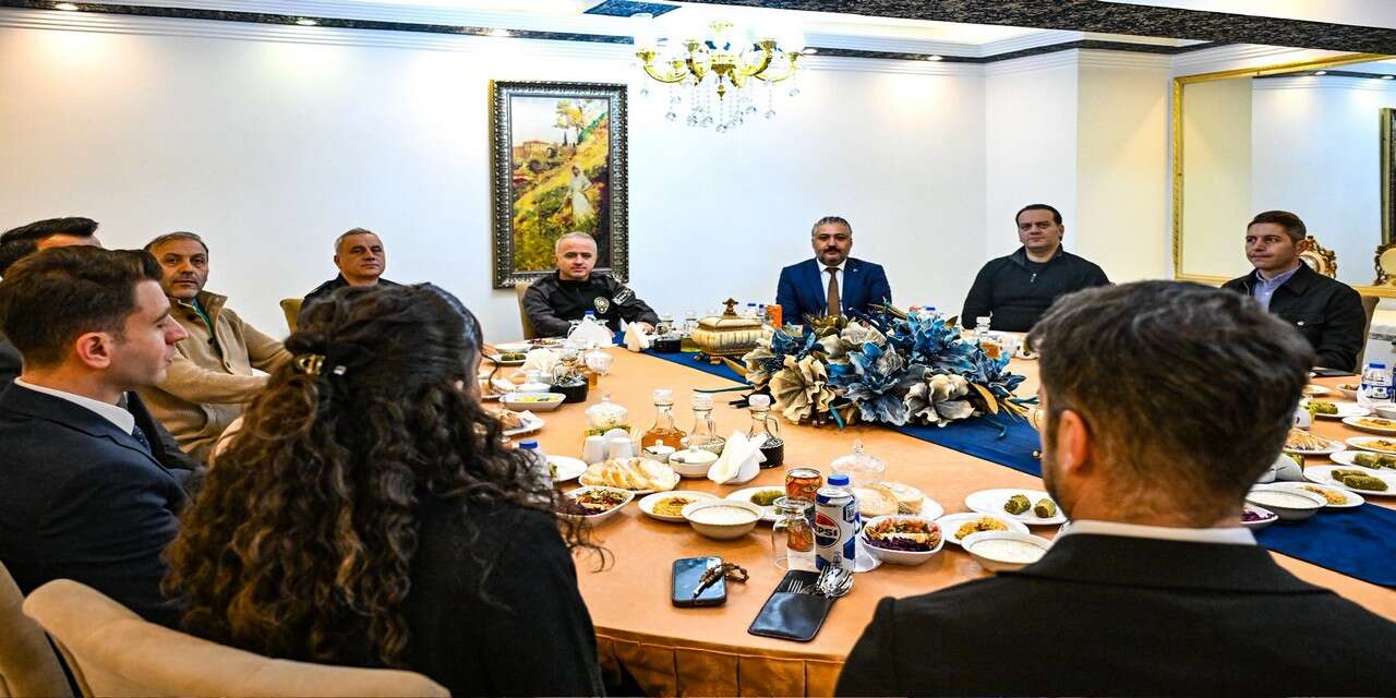 Hakkari Emniyetinde Hüseyin Hakkı Özgün’e veda yemeği
