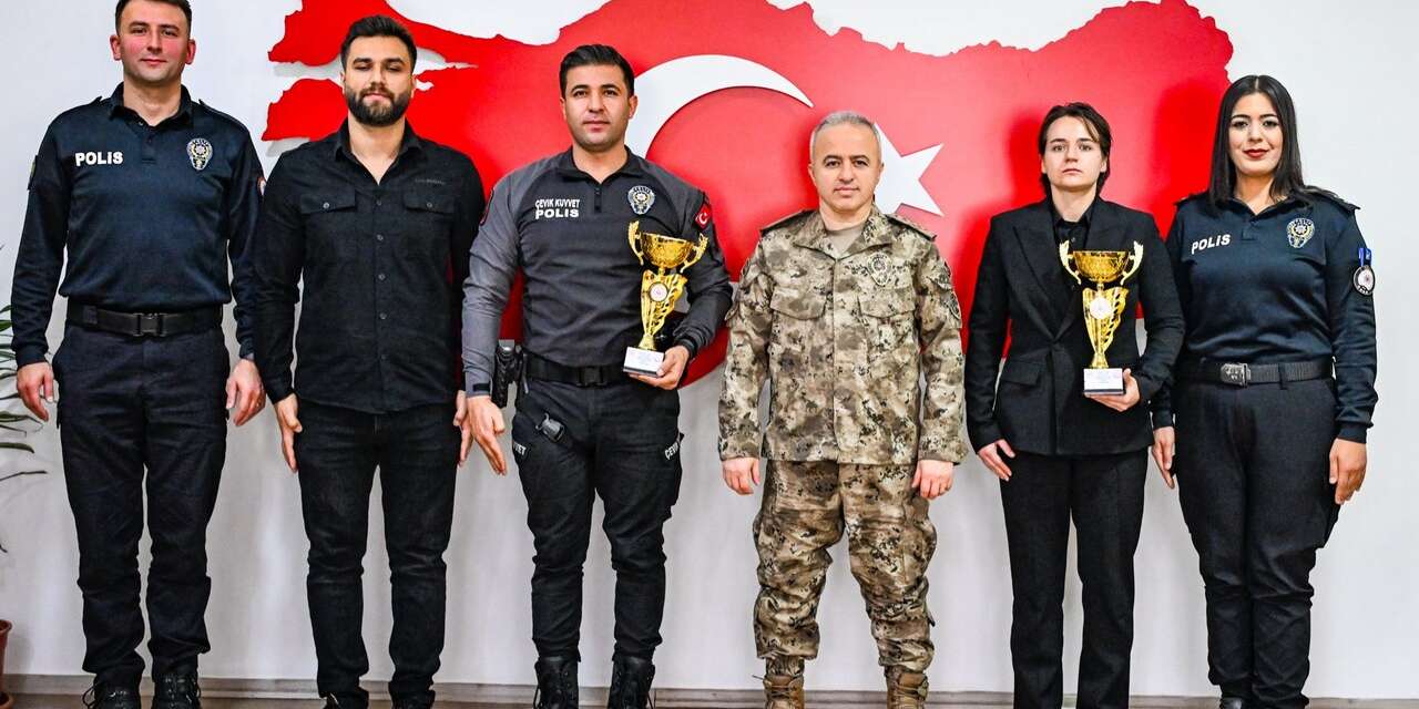 Hakkari Emniyetin Şampiyon Takımları Attila Ayata’yı ziyaret etti