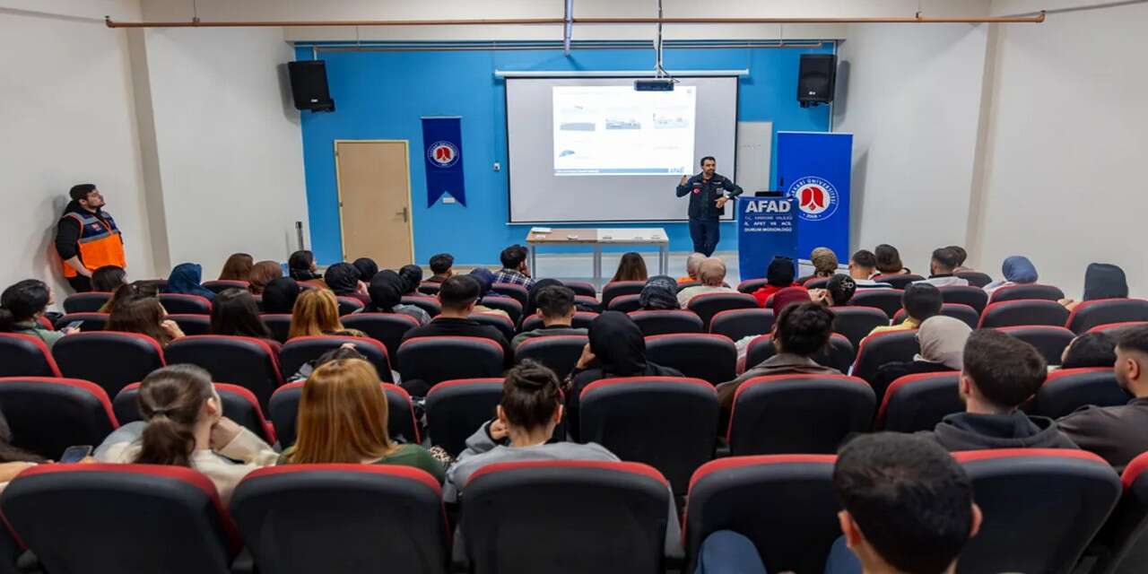 Hakkari Üniversitesi’nde Öğrencilere Afet bilinci semineri