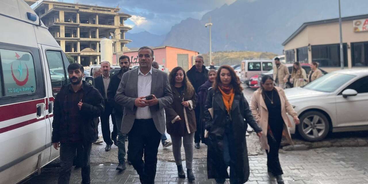 Hakkari’de DEM Parti’den Hastalara geçmiş olsun ziyareti