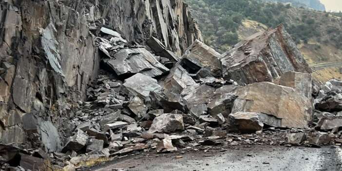 Beytüşşebap yolu kaya düşmesi nedeniyle ulaşıma kapandı