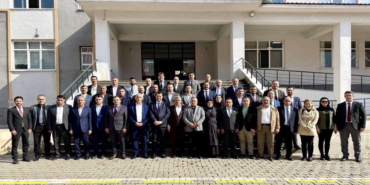 Yüksekova'da muhtarlar günü için tören düzenlendi