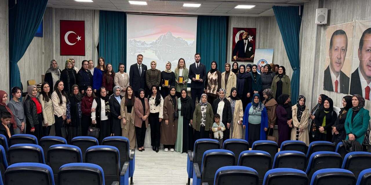AK kadınlar “Bağımlılığa Değil, Hayata Bağlan” etkinliği düzenledi