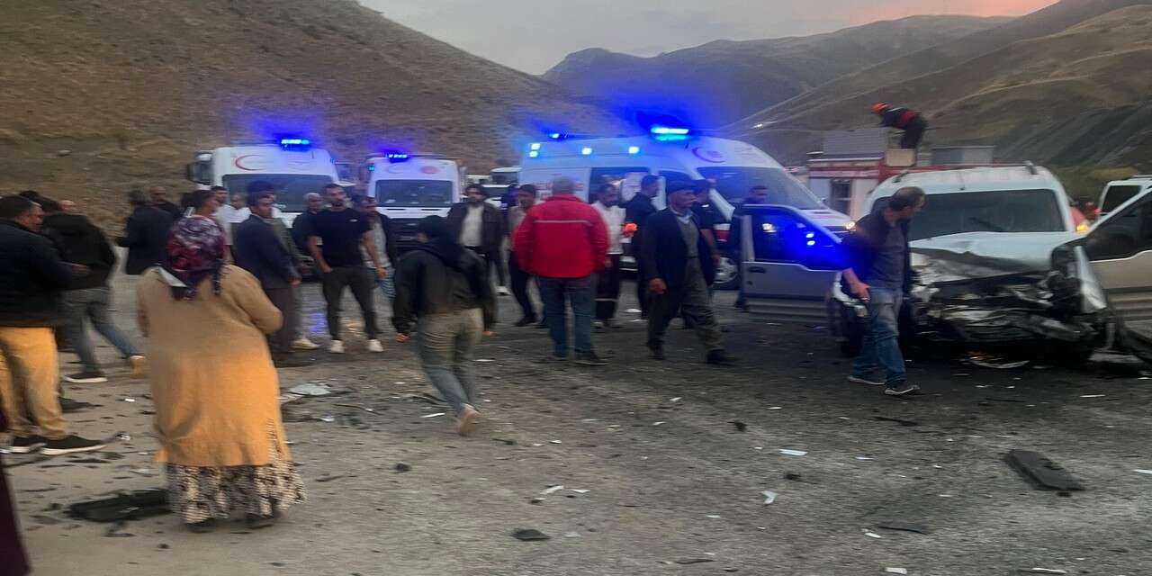 Yüksekova yolunda kaza: Çok sayıda yaralı