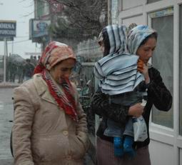 HAKKARİ/DE KAR VE FIRTINA ETKİLİ OLDU