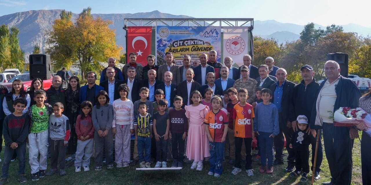 Hakkari’de 262 elektrikli çit dağıtıldı