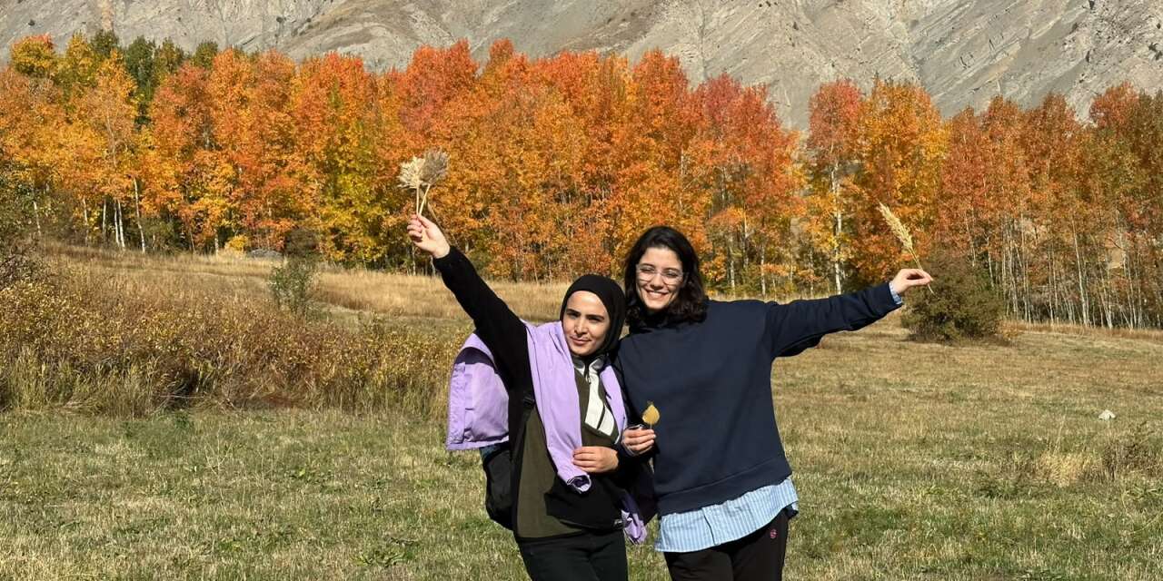 Hakkari sonbahara veda ediyor