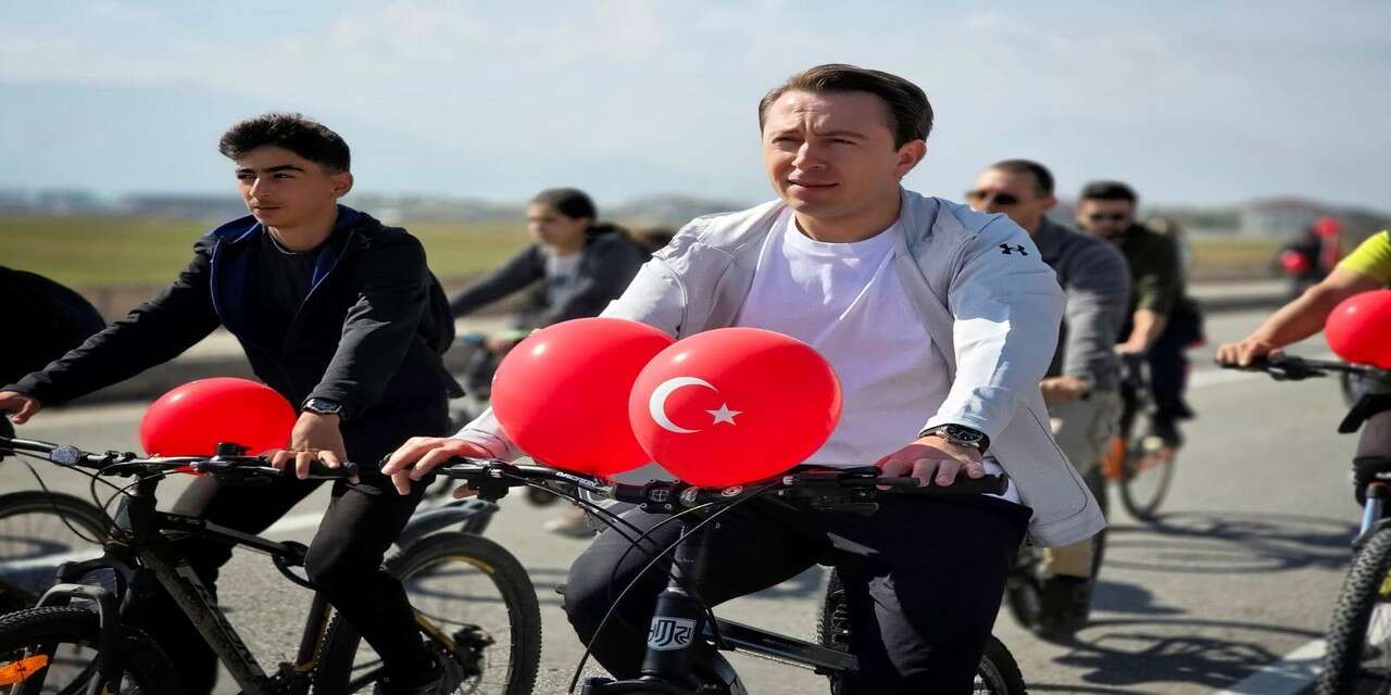 Kaymakam Volkan Hülür bisiklet turuna katıldı