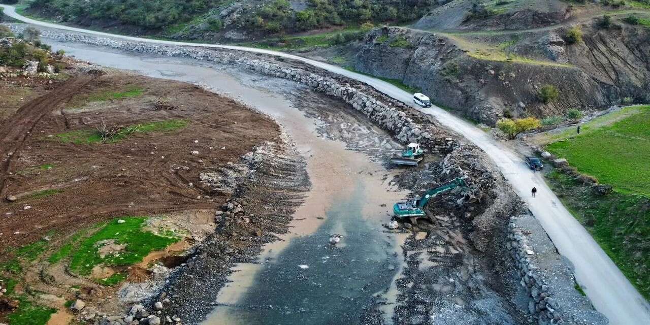 Hakkari’de taşkın riskine karşı önlem alınıyor