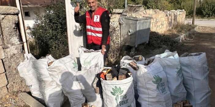 Muradiye Kızılay’dan Yaşlılara Kış Desteği