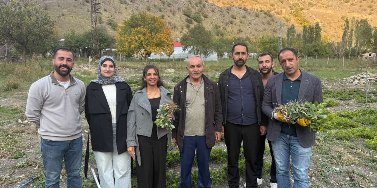 Zap Vadisi’nde bir ilk: Hakkâri’de yer fıstığı yetiştirildi