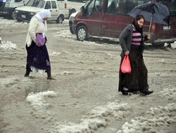 Yüksekova sokakları sular altında