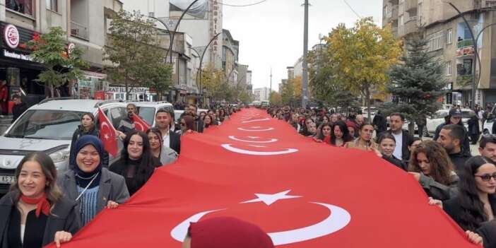 Yüksekova’da yıllar sonra gelen Cumhuriyet Bayramı coşkusu