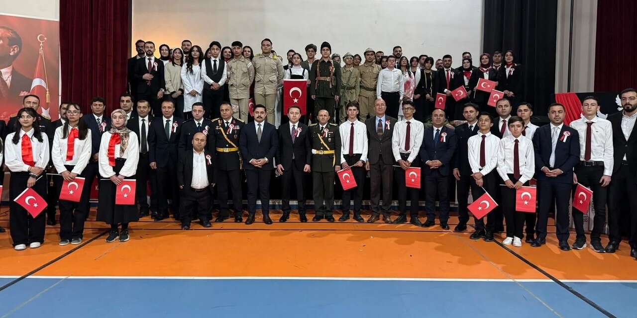 Yüksekova’da 29 Ekim Coşkuyla Kutlandı