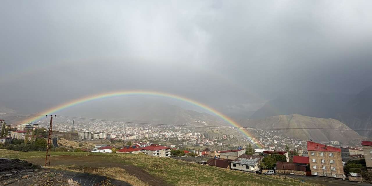 Hakkari’de Gökkuşağı görsel şölen oluşturdu